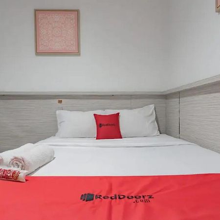 Reddoorz At Arwiga Hotel Near Rs Hasan Sadikin Bandung Exterior foto