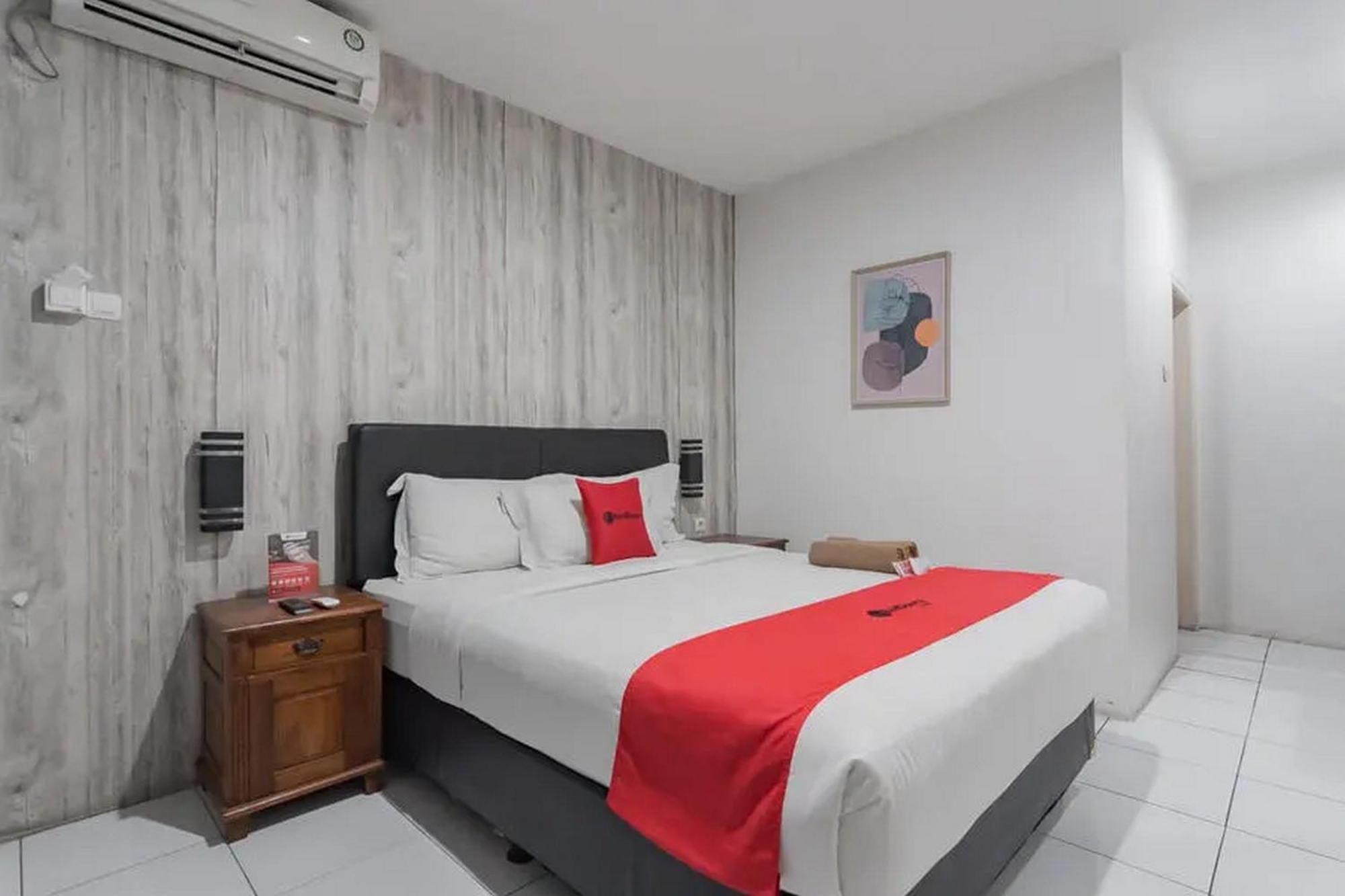 Reddoorz At Arwiga Hotel Near Rs Hasan Sadikin Bandung Exterior foto