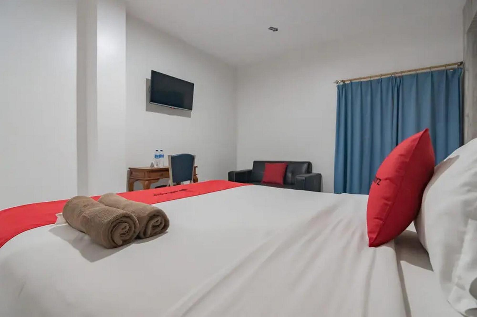 Reddoorz At Arwiga Hotel Near Rs Hasan Sadikin Bandung Exterior foto