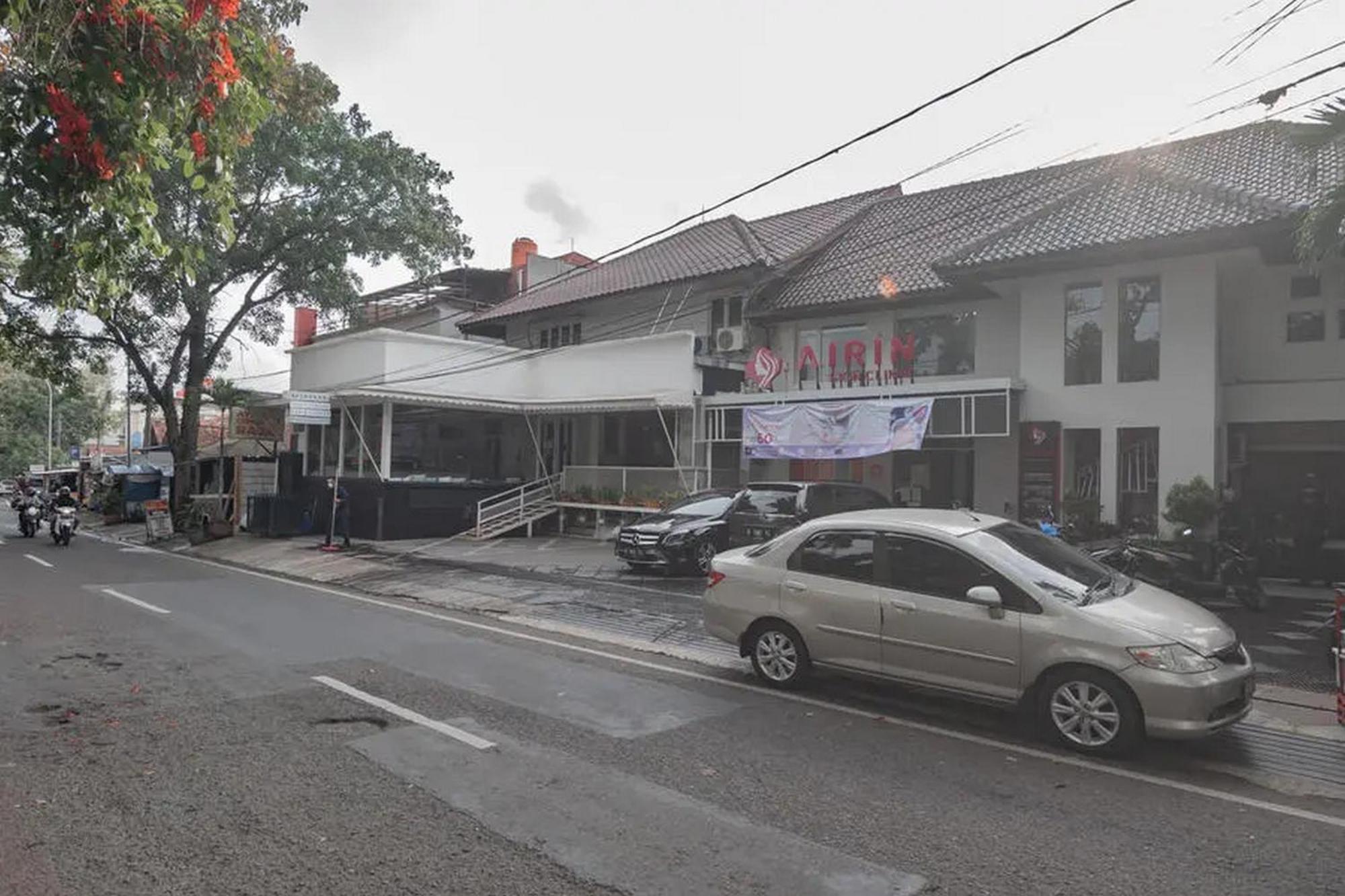 Reddoorz At Arwiga Hotel Near Rs Hasan Sadikin Bandung Exterior foto