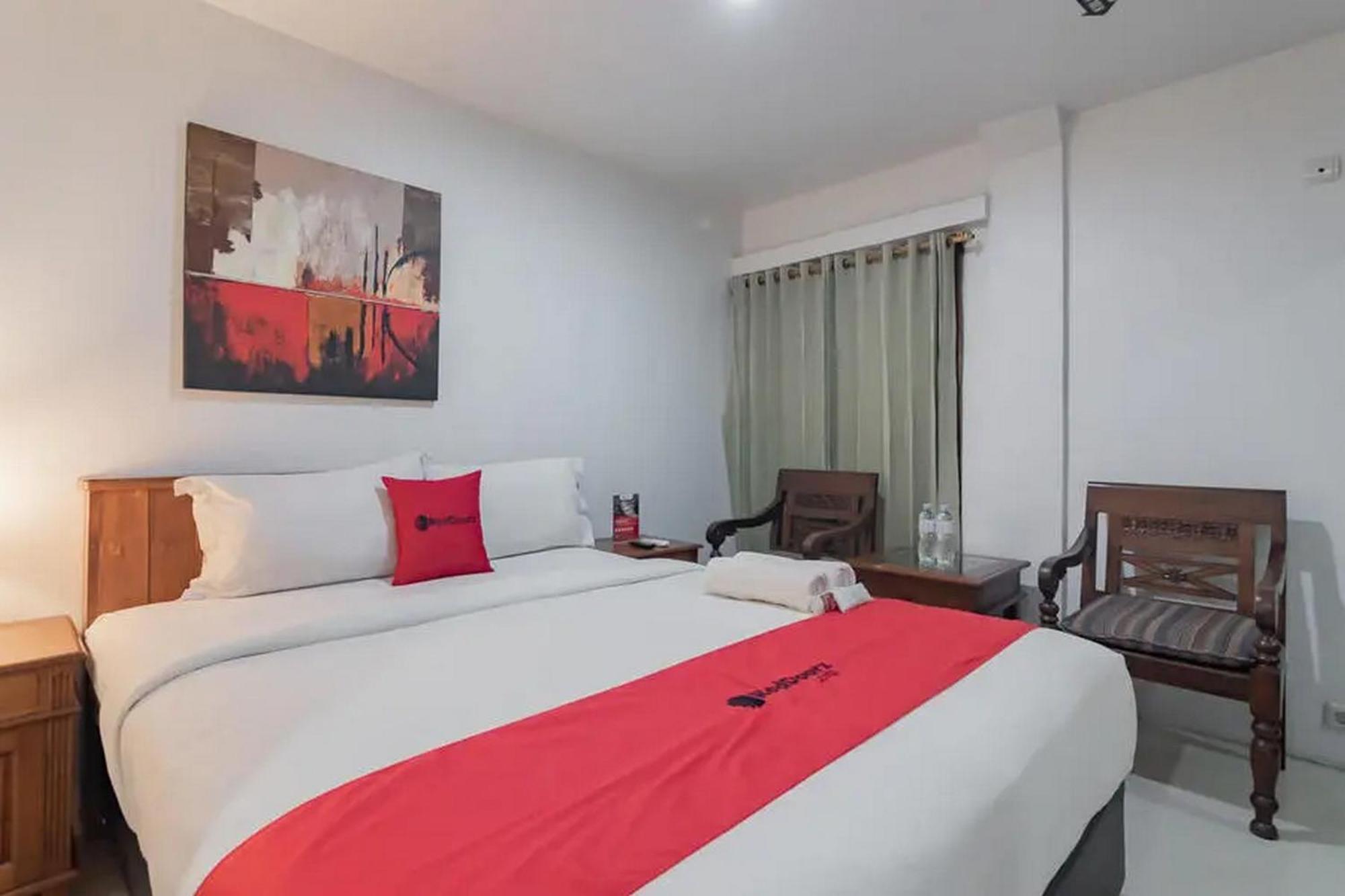 Reddoorz At Arwiga Hotel Near Rs Hasan Sadikin Bandung Exterior foto