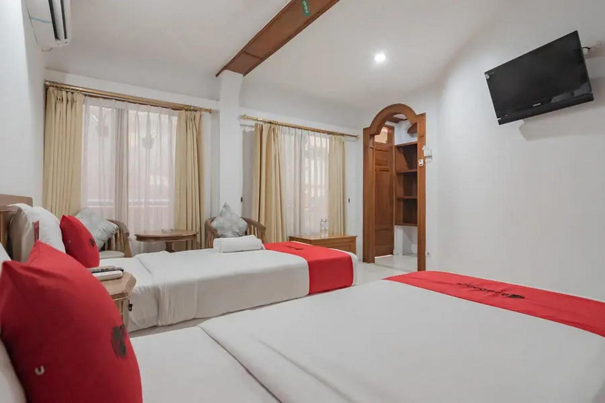 Reddoorz At Arwiga Hotel Near Rs Hasan Sadikin Bandung Exterior foto