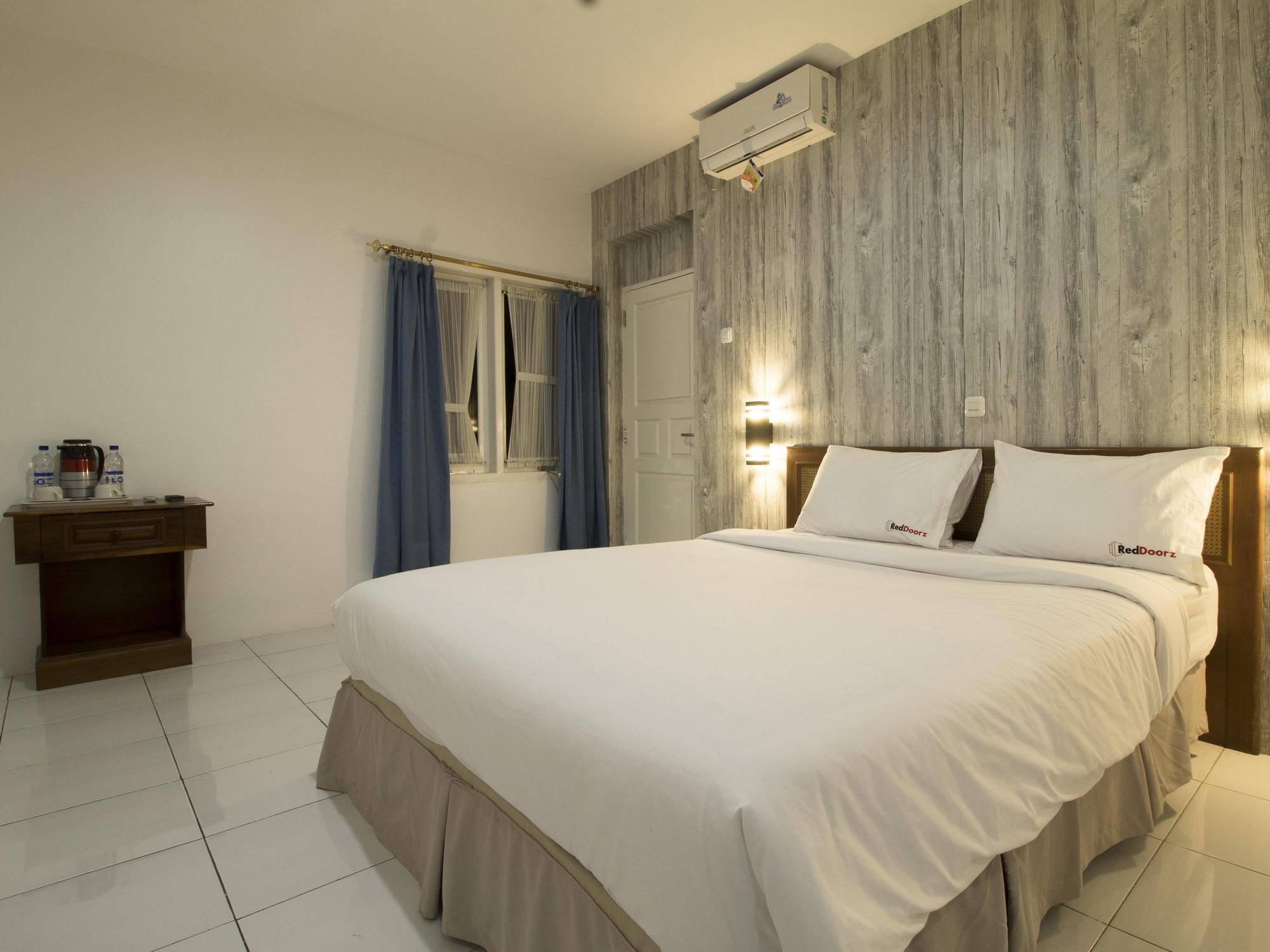 Reddoorz At Arwiga Hotel Near Rs Hasan Sadikin Bandung Exterior foto